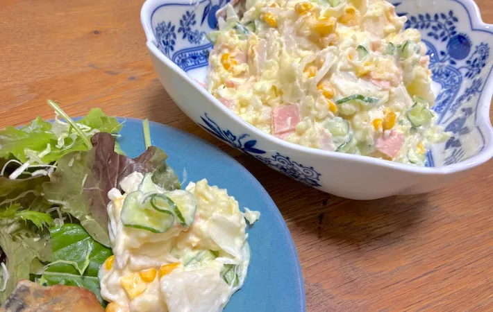 取り皿に入れたポテトサラダの画像（撮影：エニママ）