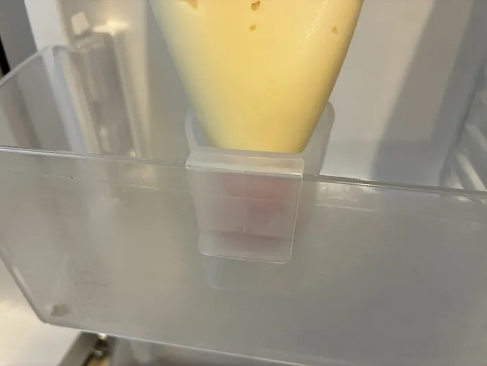 マヨケチャホルダーに収納したマヨネーズ（撮影：grapeライフハック編集部）
