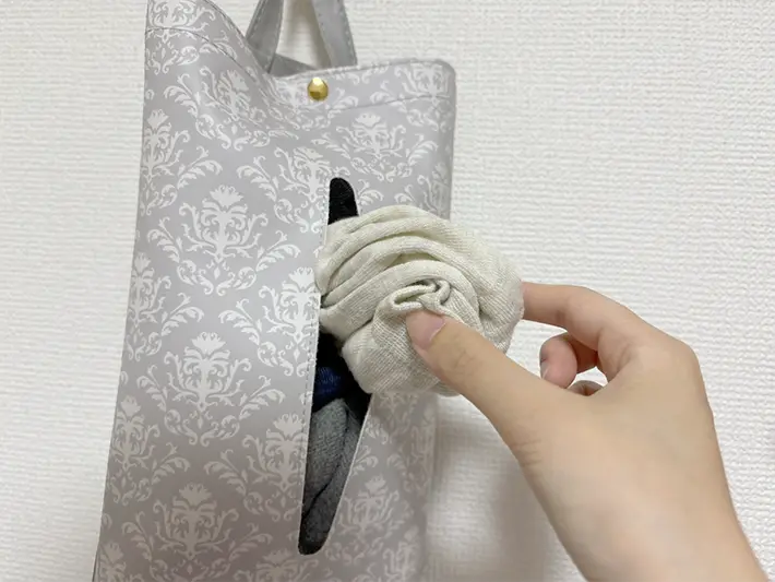 ティッシュケースに靴下を入れた写真（撮影：grapeライフハック編集部）