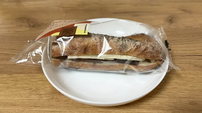 断面の見えるスタババゲットの画像（撮影：grapeフード編集部）