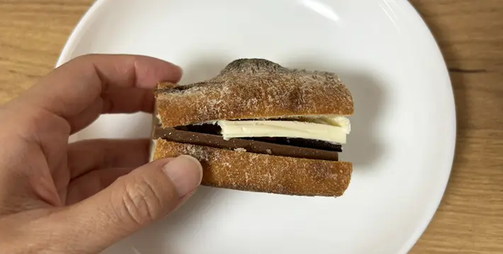 スタババゲットの断面図を見せた画像（撮影：grapeフード編集部）
