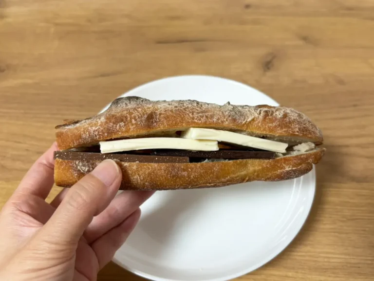 スタババゲットの断面を見せた画像（撮影：grapeフード編集部）