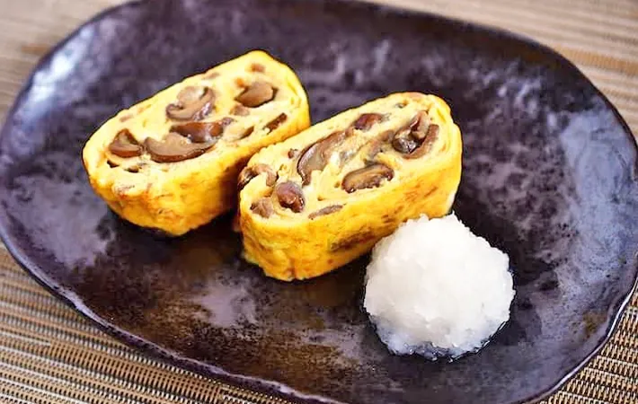 『ナメコの玉子焼き 大根おろし添え』の写真（撮影：小泉明代）
