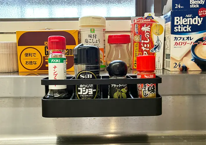 マグネット傘立ての活用写真（撮影：grapeライフハック編集部）