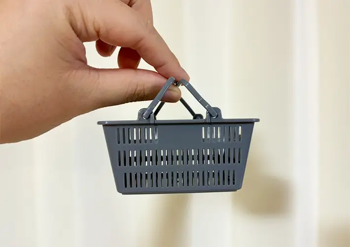 ミニチュア買い物カゴの活用写真（撮影：grape編集部）