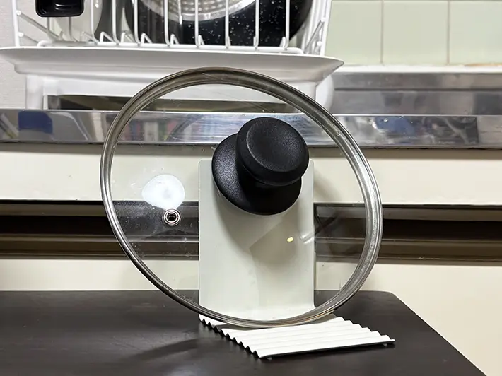 『1冊でも自立できるブックスタンド』の画像