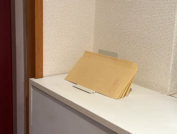 『1冊でも自立できるブックスタンド』の画像