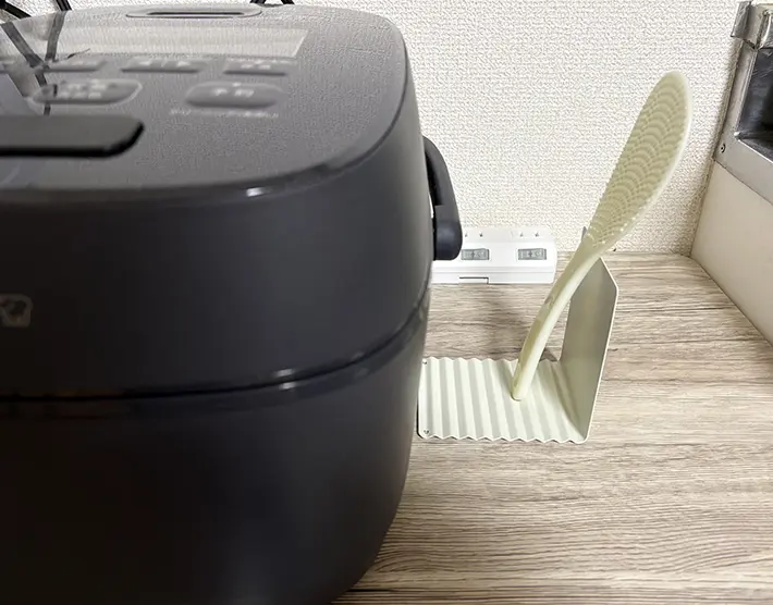 『1冊でも自立できるブックスタンド』の画像