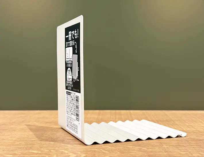 『1冊でも自立できるブックスタンド』の画像