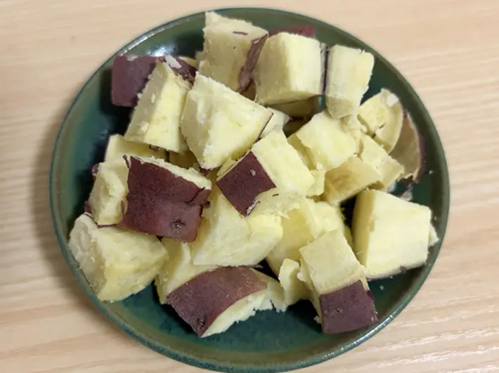 角切りにしたサツマイモの写真（撮影：grapeフード編集部）