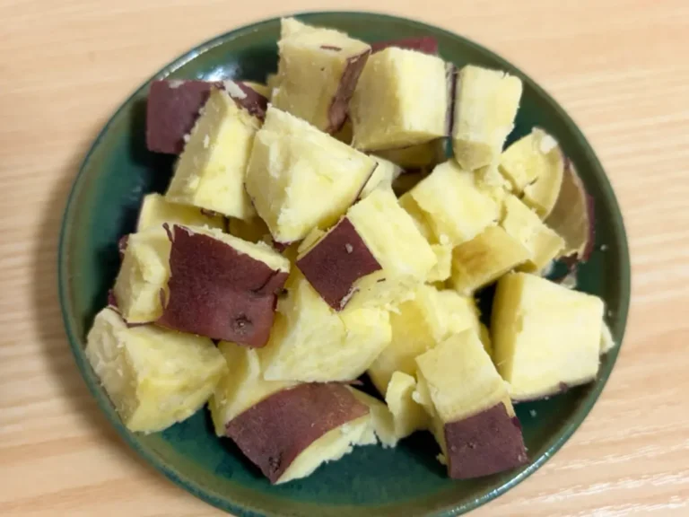 角切りにしたサツマイモの写真(撮影:grapeフード編集部)