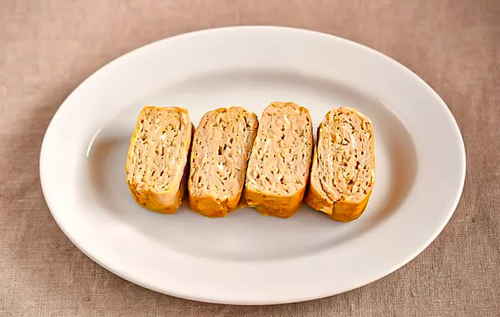 『すりおろしレンコンの玉子焼き』の完成写真（撮影：小泉明代）