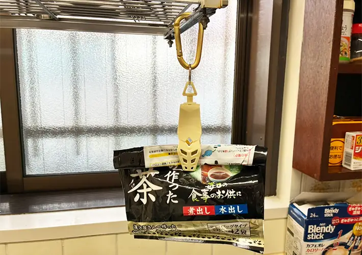カラビナ・キーフック・タオルキャッチャー付の活用写真（撮影：grapeライフハック編集部）