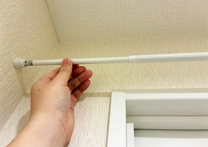 つっぱり棒の活用写真（撮影：grapeライフハック編集部）
