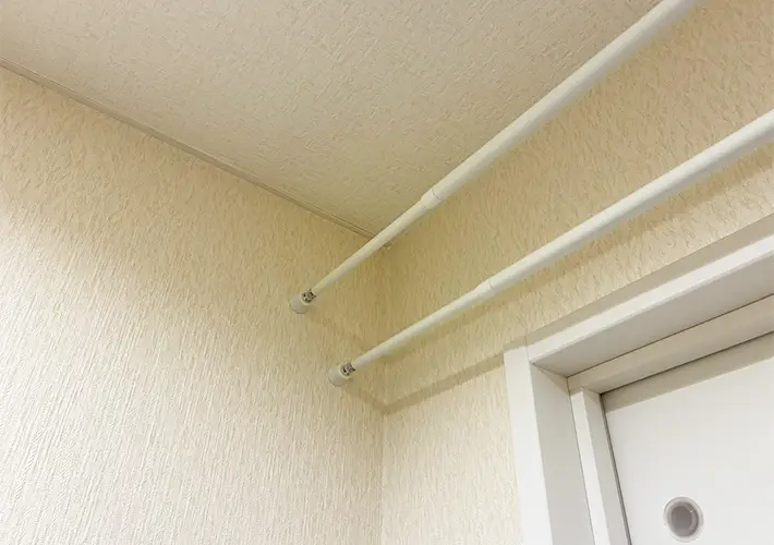 つっぱり棒の活用写真（撮影：grapeライフハック編集部）