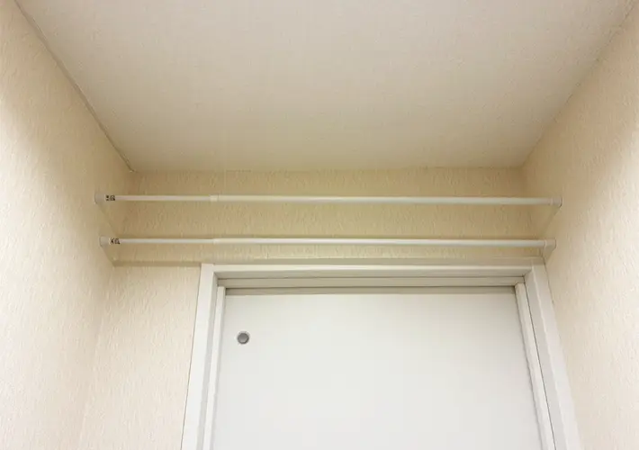 つっぱり棒の活用写真（撮影：grapeライフハック編集部）