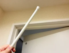 つっぱり棒の活用写真（撮影：grapeライフハック編集部）