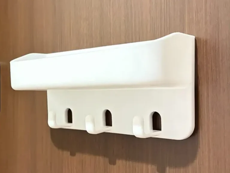 『DAISOフック付トレー（白）』の使用写真（撮影：ワード）