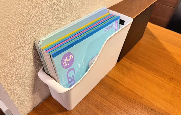 『DAISO ラッセバスケットＡ４スタンド』の使用写真（撮影：ワード）