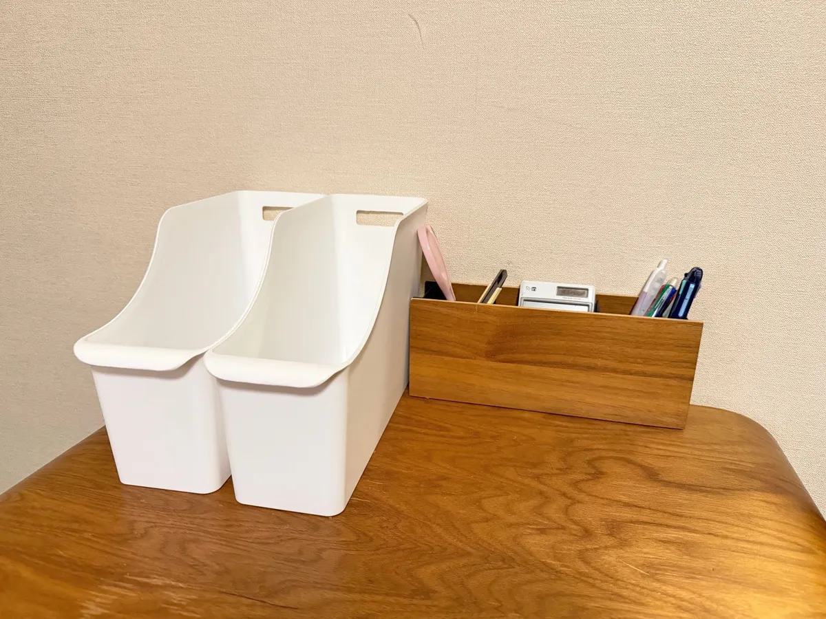 『DAISO ラッセバスケットＡ４スタンド』の使用写真（撮影：ワード）