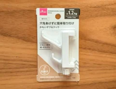 『かもいダブルフック（ホワイト）』の写真（撮影：ワード）