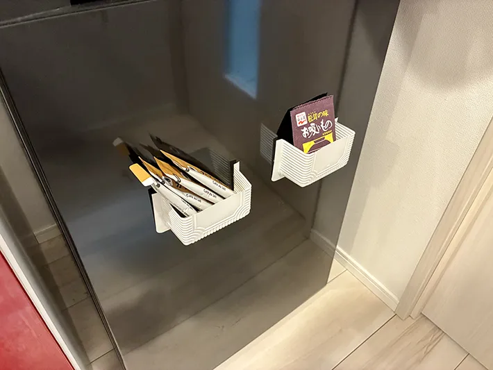 コーヒースティックやお吸い物の素を収納した豆腐パック（撮影：grapeライフハック編集部）