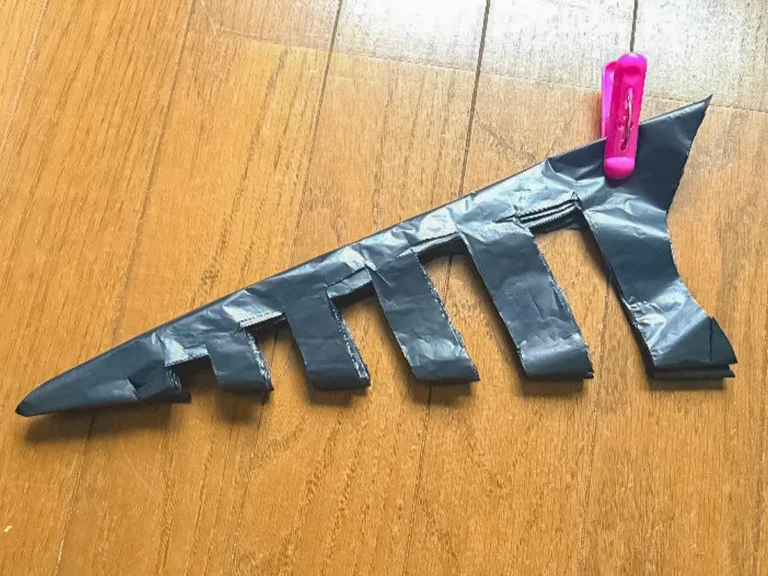 『巨大蜘蛛の巣』を作る写真(撮影:grapeライフハック編集部)