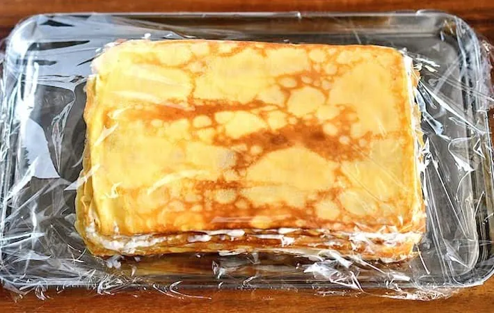 『玉子焼き器で作るミルクレープ』を作る写真（撮影：小泉明代）