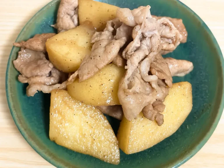 豚肉とリンゴを醤油で炒めた写真（撮影：grapeフード編集部）