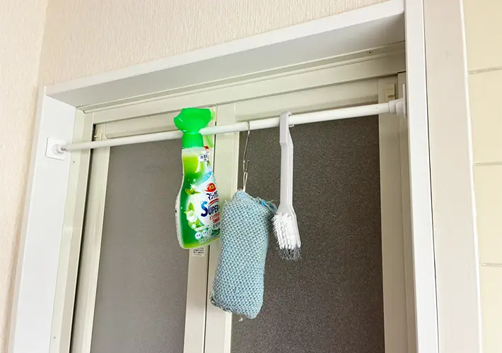 つっぱり棒の活用写真（撮影：grapeライフハック編集部）