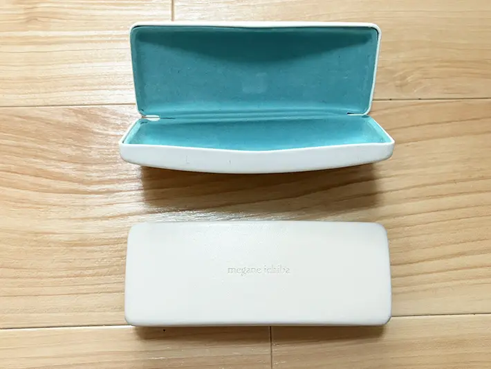 メガネケースの写真（撮影：grapeライフハック編集部）