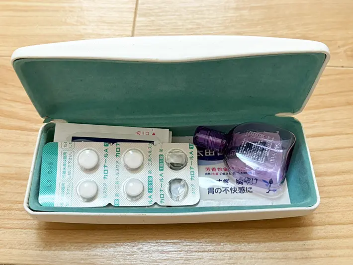 薬をメガネケースに収納した写真（撮影：grapeライフハック編集部）