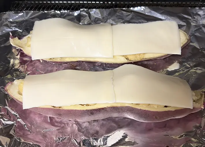 サツマイモをトースターで焼く写真（撮影：grapeフード編集）