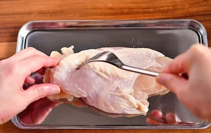 『鶏むね肉の照り焼き』を作る写真（撮影：小泉明代）