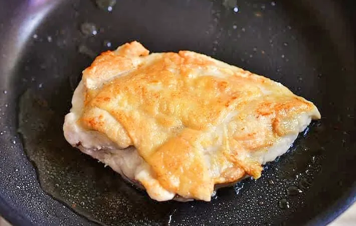 『鶏むね肉の照り焼き』を作る写真（撮影：小泉明代）