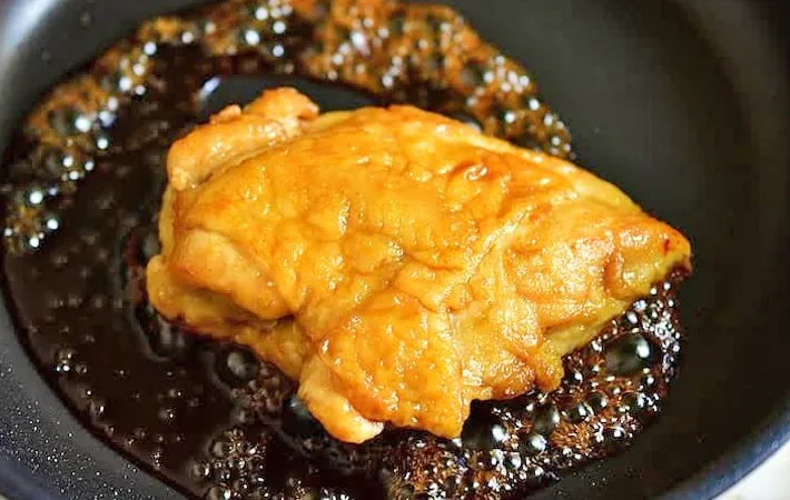 『鶏むね肉の照り焼き』を作る写真（撮影：小泉明代）