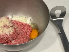 「手でこねるの、もうやめた」　タネがまとわり付かないハンバーグに「ふっくらジューシーに仕上がる」「これ1本でマッシュポテトも！」