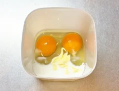 ほぼ毎日玉子焼きを作る筆者が衝撃…　フライパンなしで「ふわっふわ」に仕上がる容器の正体は？