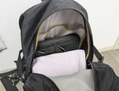 「え、サイドポケットにそれが入るの？」　コールマンのリュックが「通勤にピッタリ」「旅行もこれ」