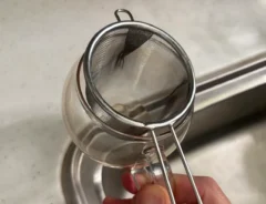 茶こしもティーポットもいらない！　紅茶を手軽に淹れられる『OXO』のアイテム