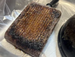17年使った玉子焼き用フライパンの『コゲ』がすっきり! 泡スプレーで30分放置するが正解だった