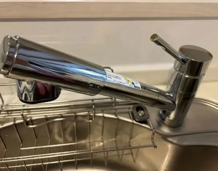 ピカピカに磨かれた水栓（撮影：grapeライフハック編集部）