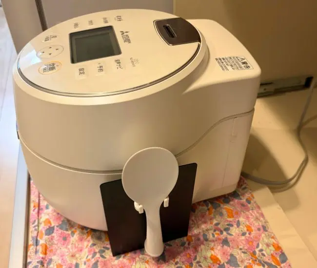 炊飯器を横からみた図（撮影：grapeライフハック編集部）