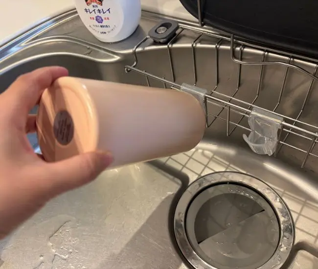 水筒を引っ掛けた様子（撮影：grapeライフハック編集部）