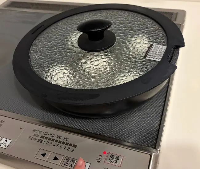 沸騰後蒸らしている写真（撮影：grapeフード編集部）
