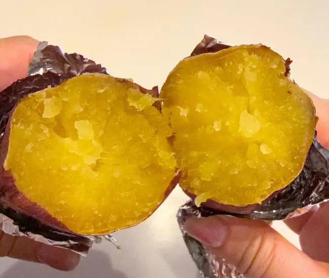 塩水に漬けたサツマイモ（撮影：grapeフード編集部）