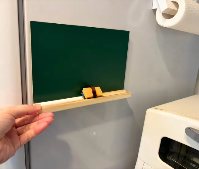 冷蔵庫に設置した様子（撮影：grapeライフハック編集部）
