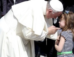 「目が見えなくなる前に法王様に会いたい」 5歳の少女の夢は驚きの形で現実に