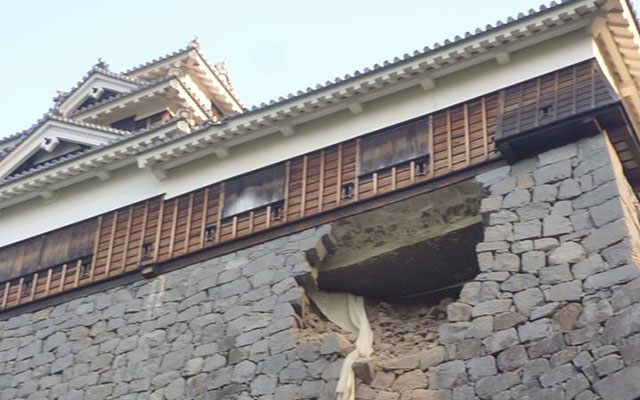 熊本地震 奇跡的に残った石垣 熊本城の櫓 やぐら が非常に不安定な状態に 1 Grape グレイプ