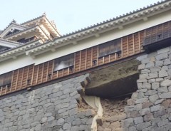 【熊本地震】奇跡的に残った石垣　熊本城の櫓（やぐら）が非常に不安定な状態に